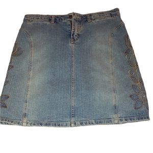 Alfred Venni size 11 Jean skirt longer mini with stretch embroidered det…